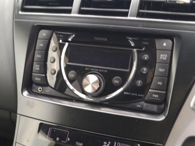 TOYOTA PRIUS Alpha 2012