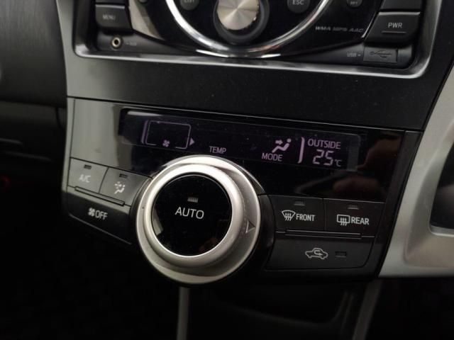 TOYOTA PRIUS Alpha 2012