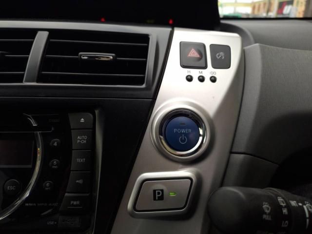 TOYOTA PRIUS Alpha 2012