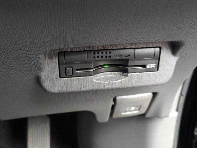 TOYOTA PRIUS Alpha 2012