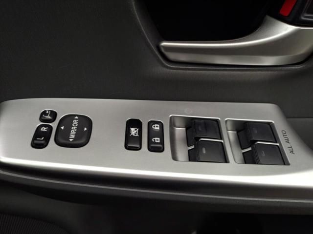 TOYOTA PRIUS Alpha 2012