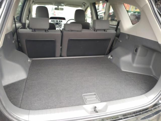 TOYOTA PRIUS Alpha 2012