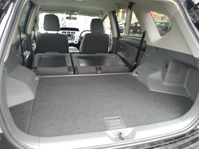 TOYOTA PRIUS Alpha 2012