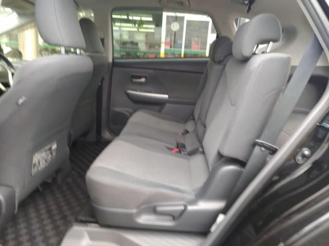 TOYOTA PRIUS Alpha 2012