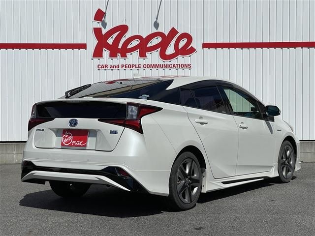 TOYOTA PRIUS 2019