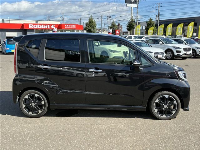 DAIHATSU MOVE CUSTOM 4WD 2017