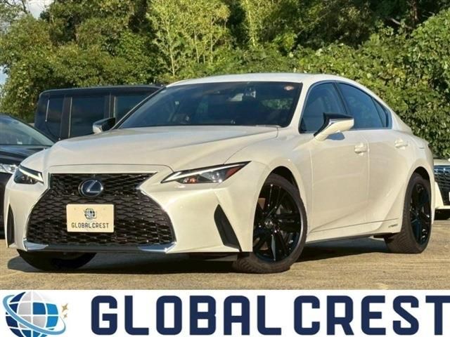 TOYOTA LEXUS IS300h 2022