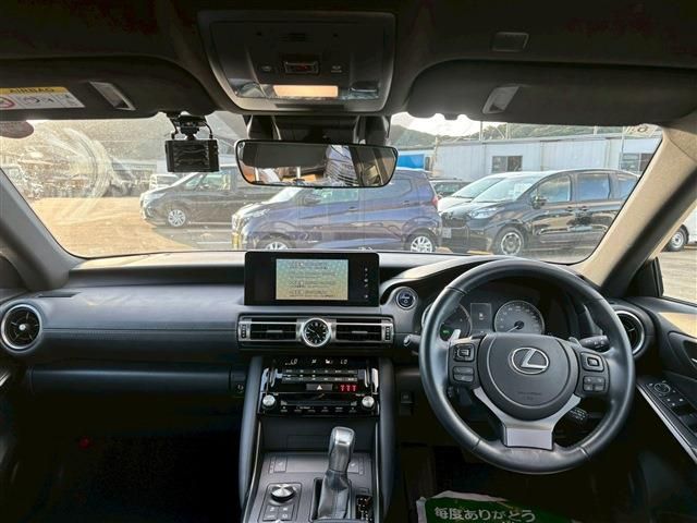 TOYOTA LEXUS IS300h 2022