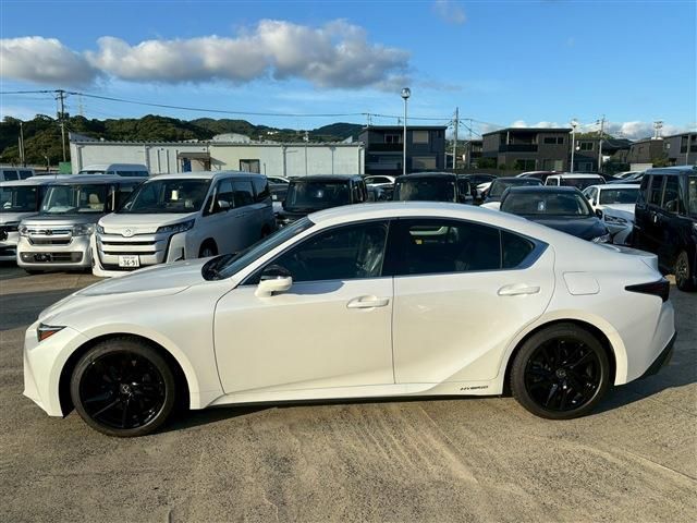 TOYOTA LEXUS IS300h 2022
