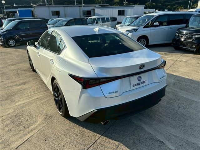 TOYOTA LEXUS IS300h 2022