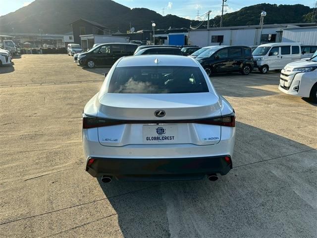 TOYOTA LEXUS IS300h 2022