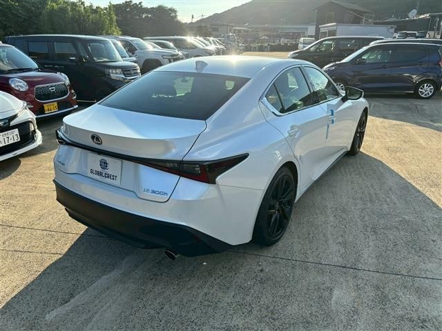 TOYOTA LEXUS IS300h 2022