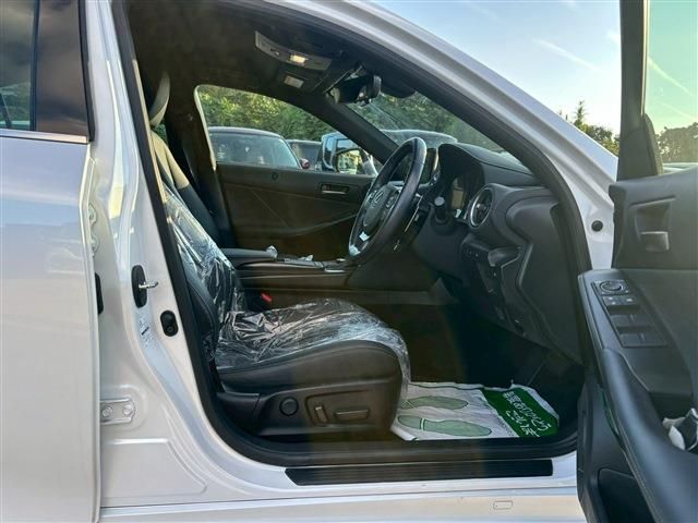 TOYOTA LEXUS IS300h 2022