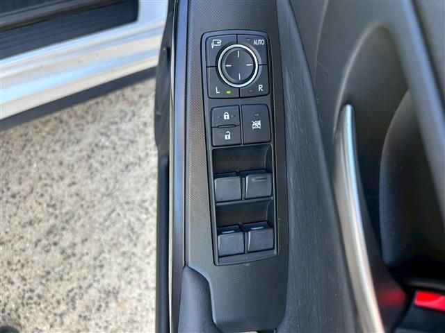 TOYOTA LEXUS IS300h 2022