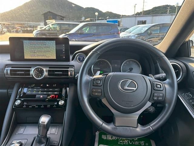 TOYOTA LEXUS IS300h 2022