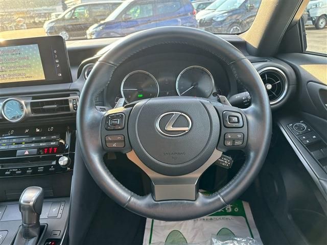 TOYOTA LEXUS IS300h 2022
