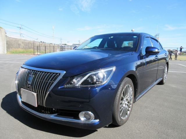 TOYOTA CROWN MAJESTA HYBRID 2014