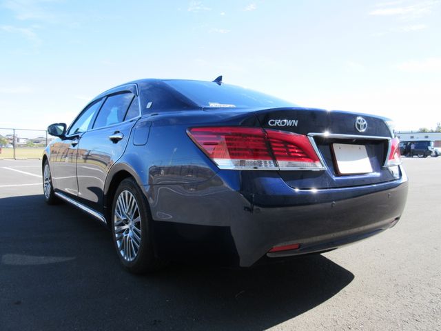 TOYOTA CROWN MAJESTA HYBRID 2014