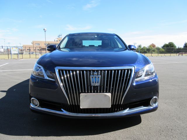 TOYOTA CROWN MAJESTA HYBRID 2014