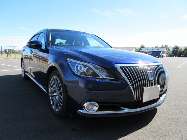 TOYOTA CROWN MAJESTA HYBRID 2014