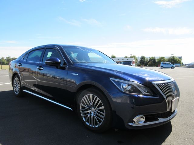 TOYOTA CROWN MAJESTA HYBRID 2014