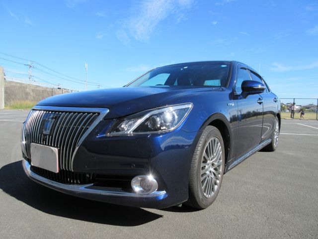 TOYOTA CROWN MAJESTA HYBRID 2014