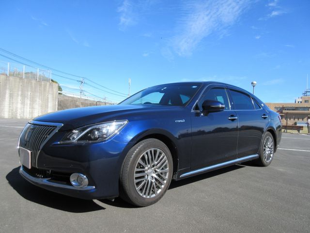TOYOTA CROWN MAJESTA HYBRID 2014