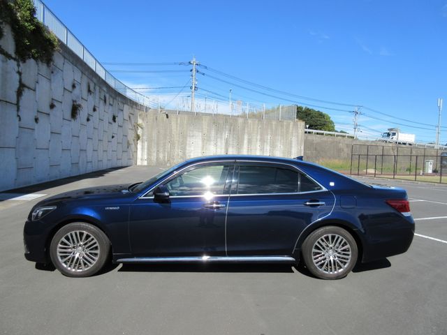TOYOTA CROWN MAJESTA HYBRID 2014