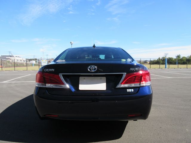 TOYOTA CROWN MAJESTA HYBRID 2014