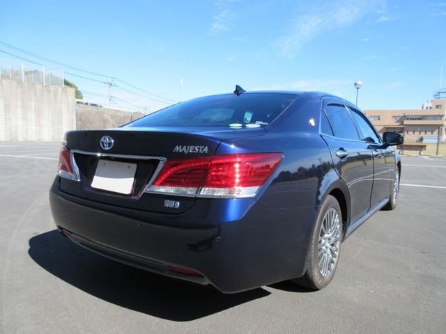 TOYOTA CROWN MAJESTA HYBRID 2014