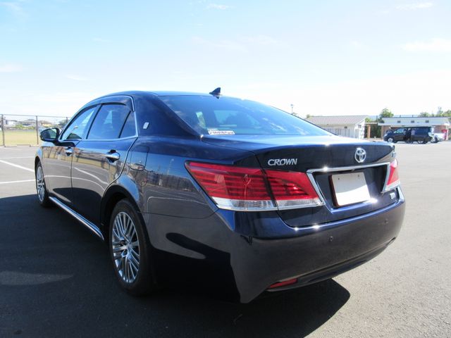 TOYOTA CROWN MAJESTA HYBRID 2014