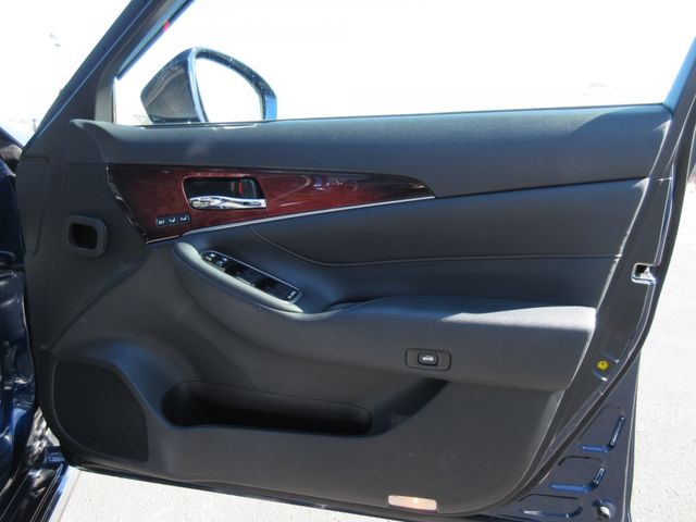 TOYOTA CROWN MAJESTA HYBRID 2014