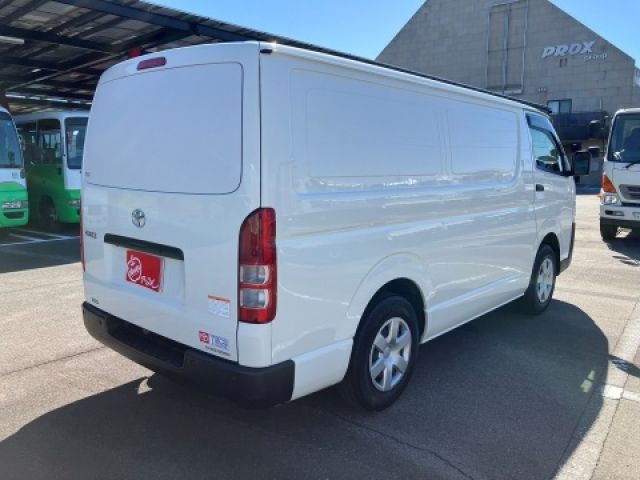 TOYOTA HIACE van 4WD 2024