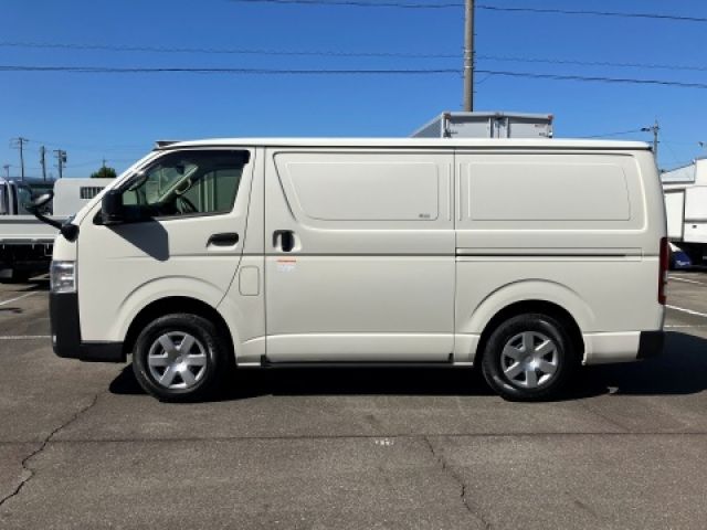 TOYOTA HIACE van 4WD 2024