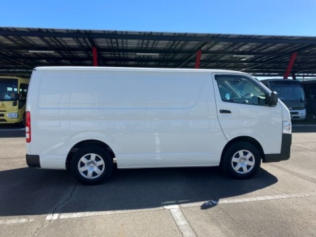 TOYOTA HIACE van 4WD 2024