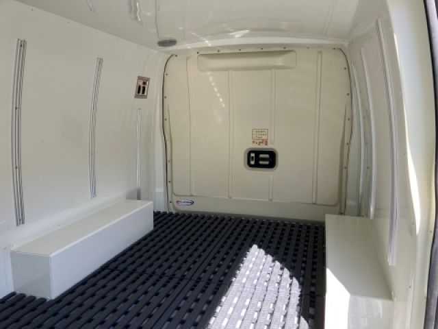 TOYOTA HIACE van 4WD 2024