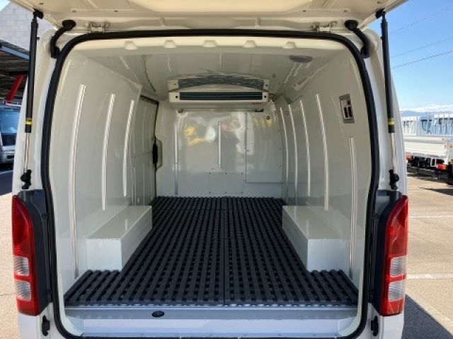 TOYOTA HIACE van 4WD 2024