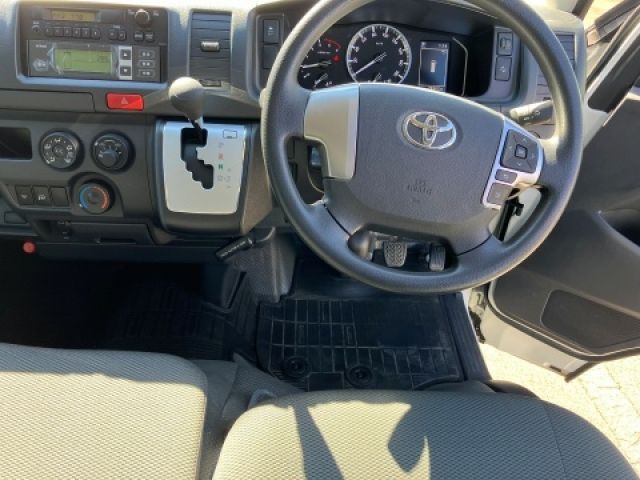 TOYOTA HIACE van 4WD 2024