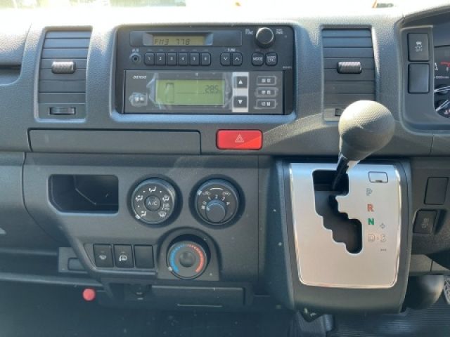 TOYOTA HIACE van 4WD 2024