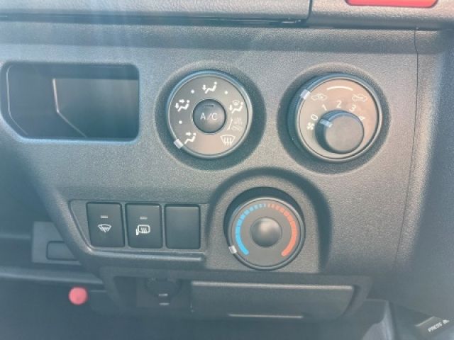 TOYOTA HIACE van 4WD 2024