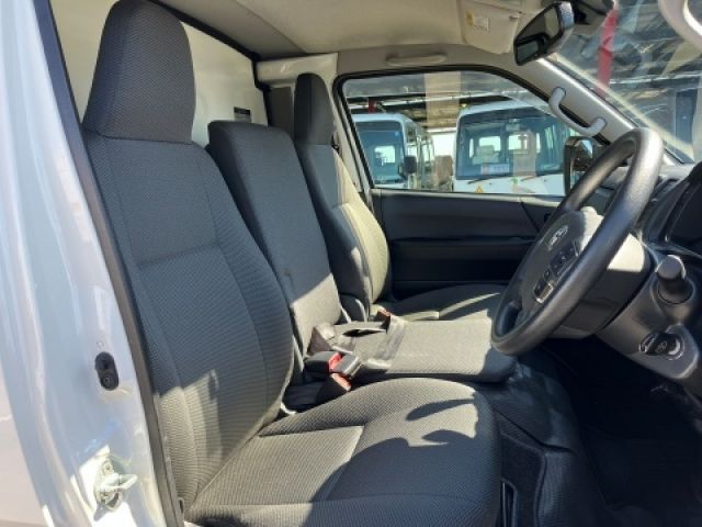 TOYOTA HIACE van 4WD 2024