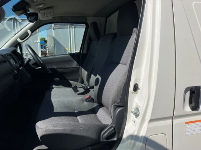 TOYOTA HIACE van 4WD 2024