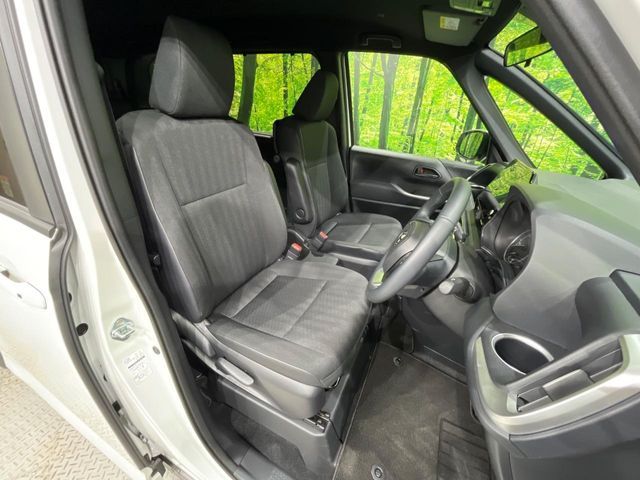 TOYOTA VOXY HYBRID 2025