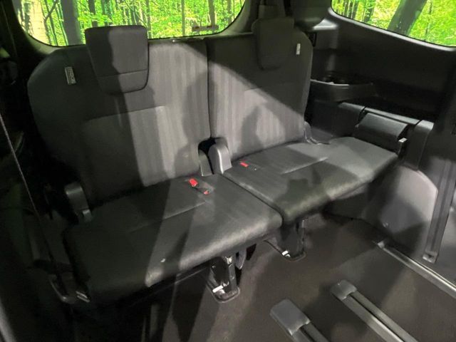 TOYOTA VOXY HYBRID 2025