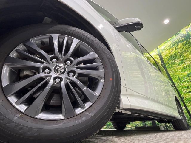 TOYOTA VOXY HYBRID 2025