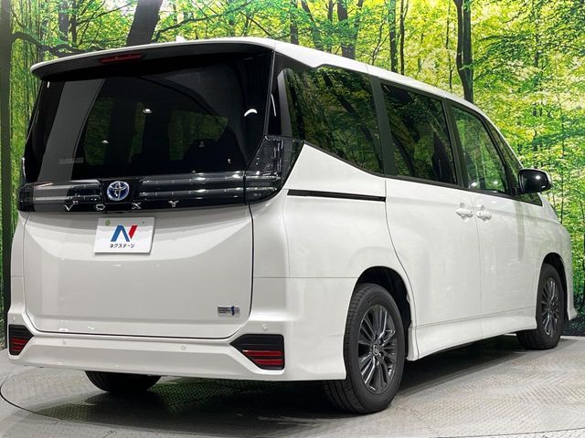 TOYOTA VOXY HYBRID 2025