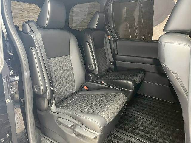 TOYOTA VOXY HYBRID 2023