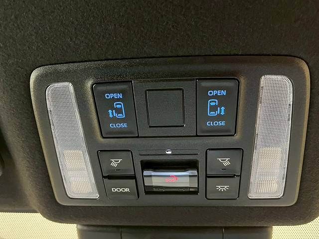 TOYOTA VOXY HYBRID 2023