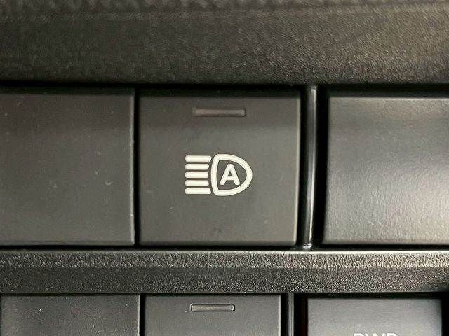 TOYOTA VOXY HYBRID 2023