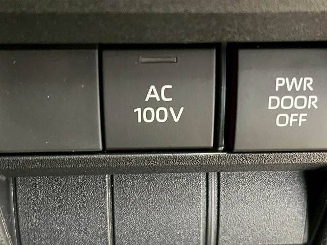 TOYOTA VOXY HYBRID 2023